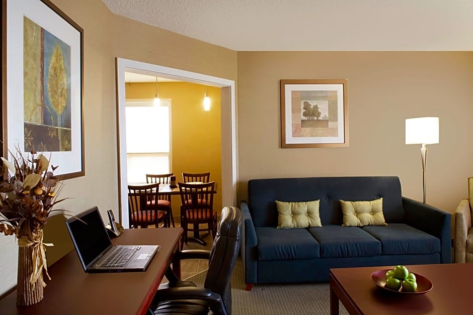 Travelodge by Wyndham Oshawa Whitby