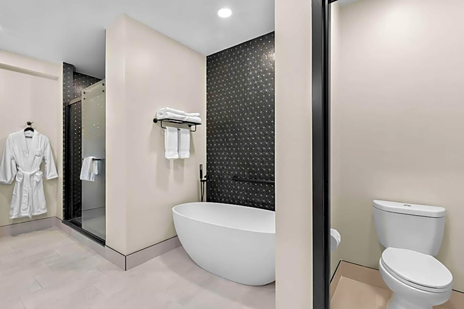 Latitude Suites Tinton Falls Eatontown/BW Premier Collection