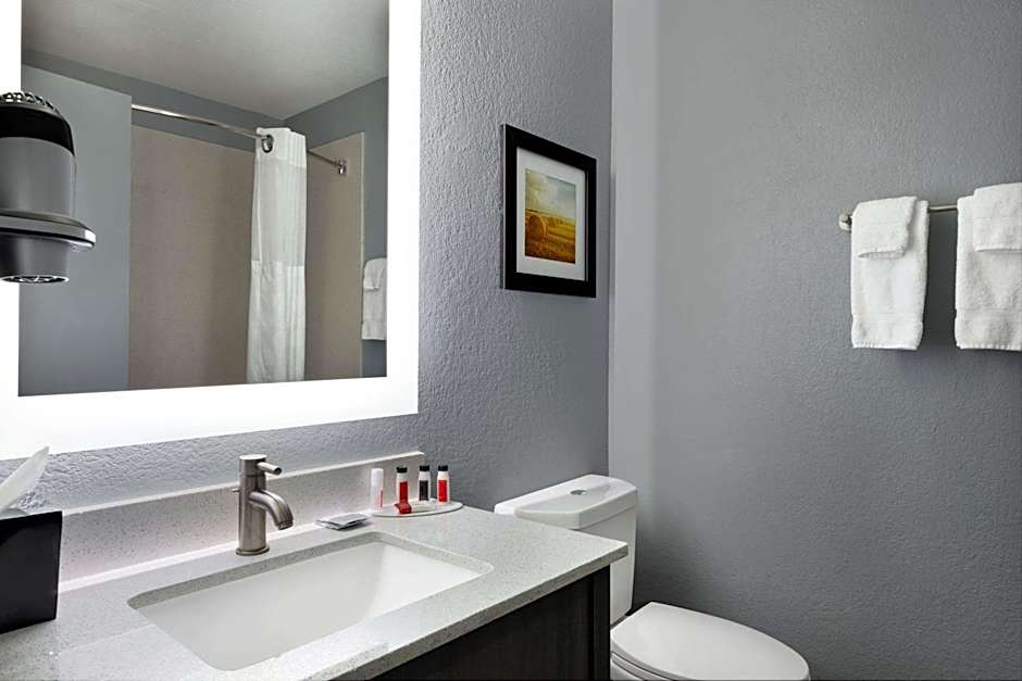 Quality Inn Shawnee North I-40