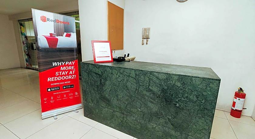 RedDoorz near Osmena Highway 1