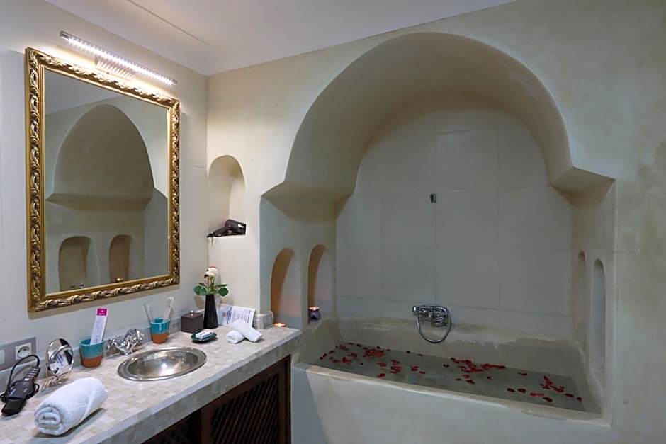 Riad ABBASSIA Marrakech Première - Authentic Medina Experience