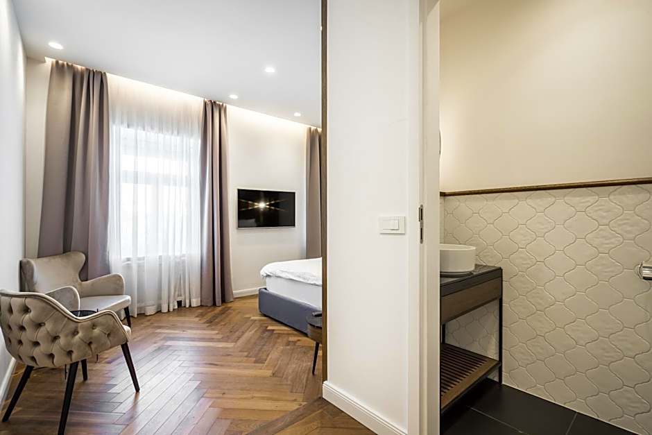 Budapest Eye- Boutique Suites, by BQA