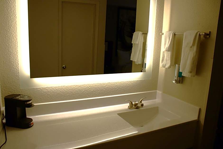 Boarders Inn and Suites by Cobblestone Lamar Missouri