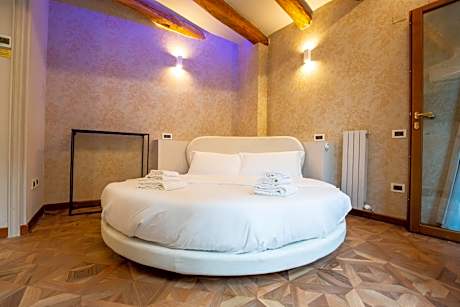 Deluxe Suite with Spa Bath