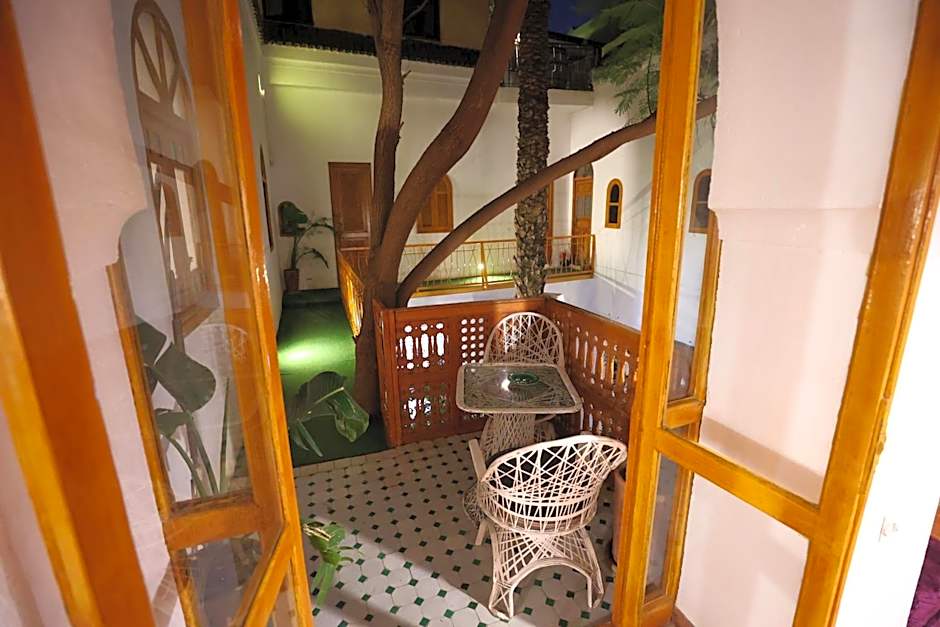 Riad O LY