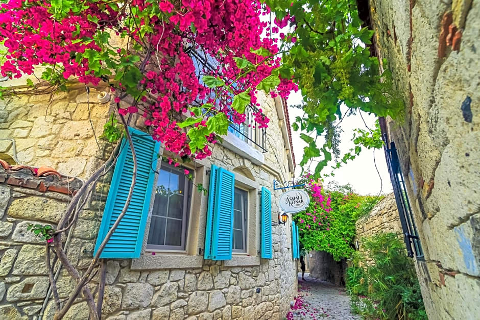 Alacati Asmali Konak Hotel