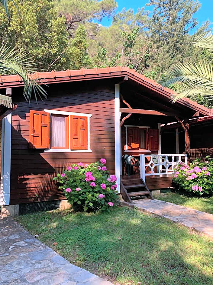 Canada Hotel & Bungalows