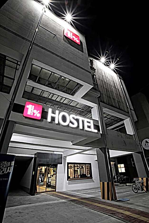 1% HOSTEL