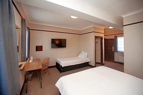 Family Room (2 Adults + 2 Children)