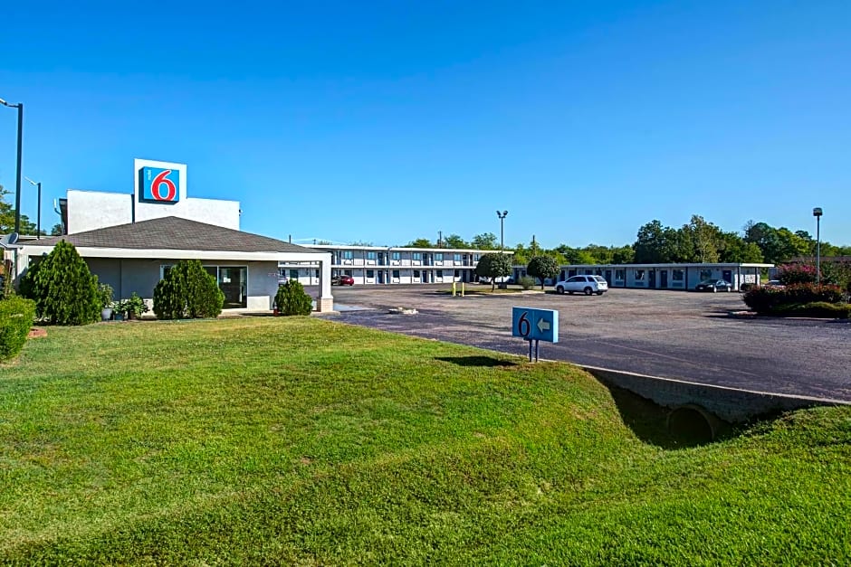 Motel 6-Sulphur Springs, TX