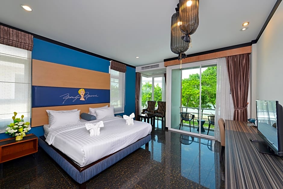 The River Scene Hotel