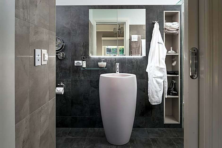 Noah's Stanley Luxury Bed and Breakfast