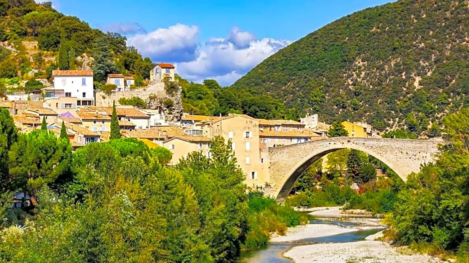 La Viste - SPA-JACUZZI - MASSAGE- SAUNA - 4 SAISONS - Piscine Chauffée Toute l'année - Heated POOL - 800m City Centre