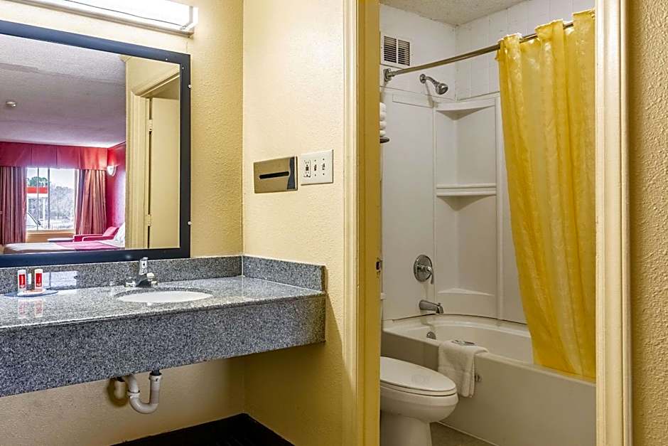 Econo Lodge Airport near Billy Graham Parkway