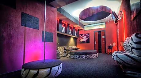 Deluxe Suite with Spa Bath