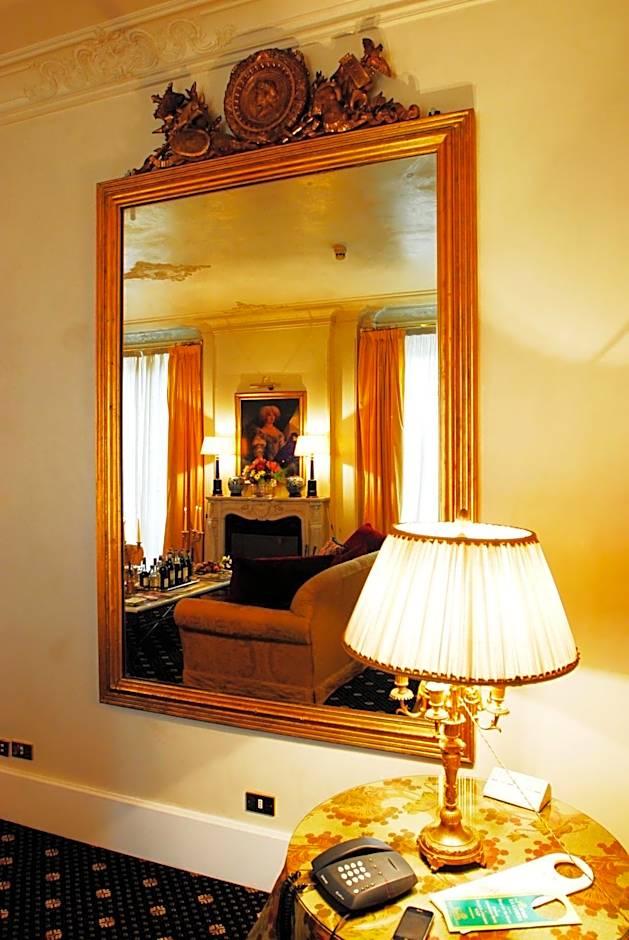 Photo 1 of 11 of Cupola Suite