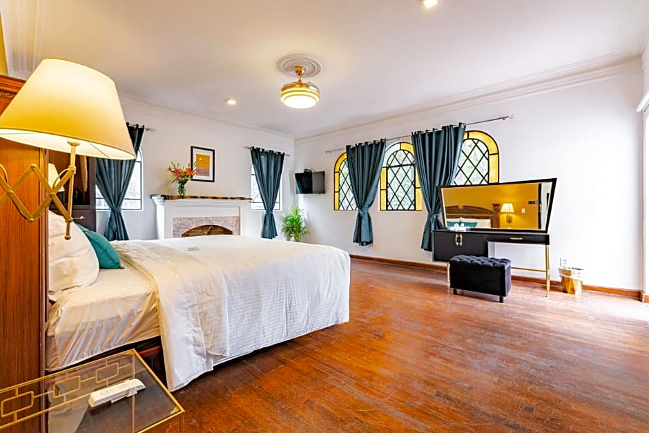 Anzures Black House