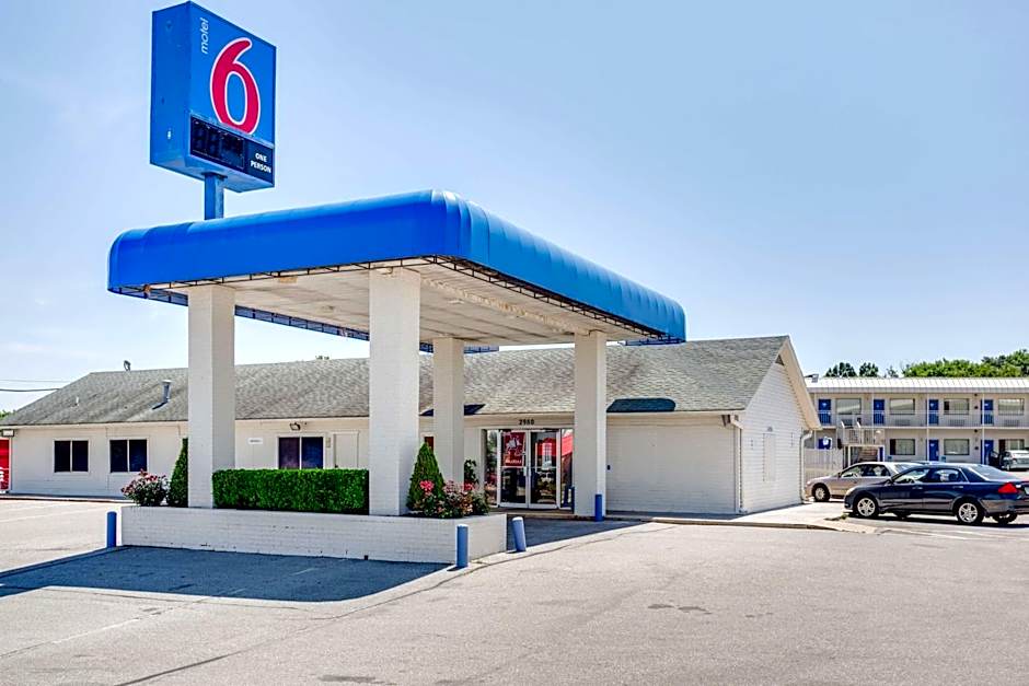 Motel 6 Fayetteville, AR