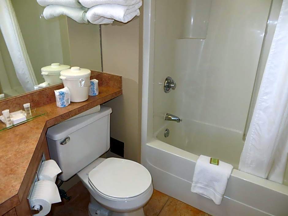 Super 8 by Wyndham Sherwood Park/Edmonton Area