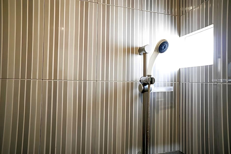 RedDoorz near Alun Alun Batu