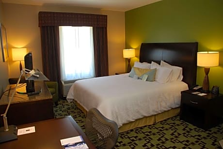 1 King Hearing Accessible Room