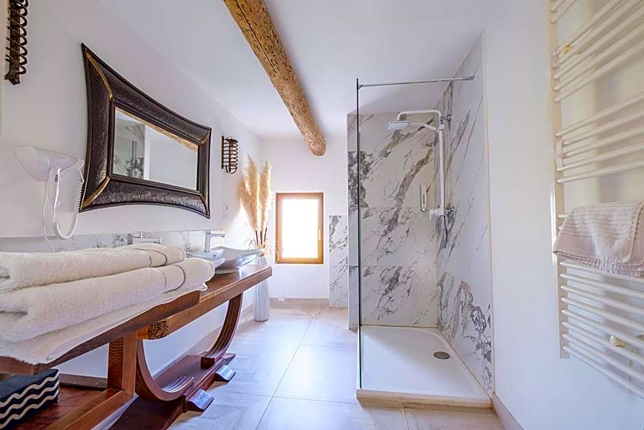 LE MAS DES FLANERAIES