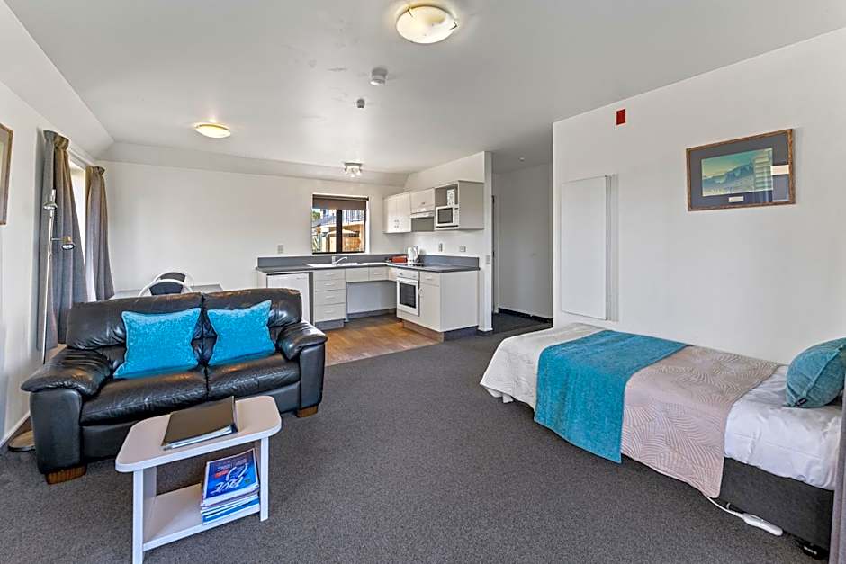 Avalon Manor Motel