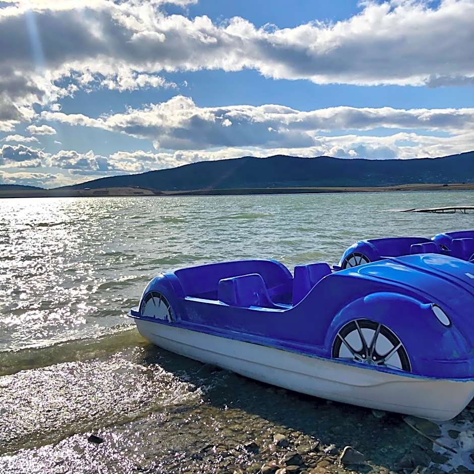 Laguna Beach Club Bazaleti Lake