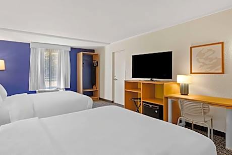 2 Queen Beds