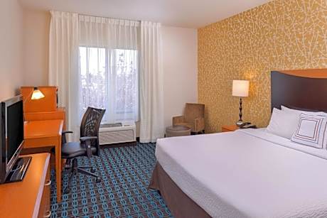 King Room with Roll-In Shower - Mobility and Hearing Accessible