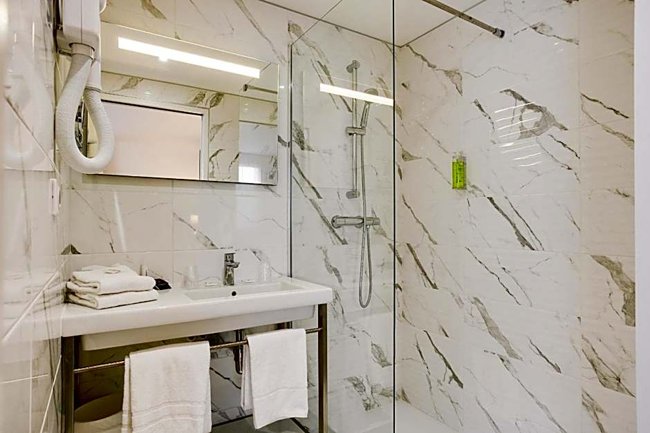 Brit Hotel Confort Loches