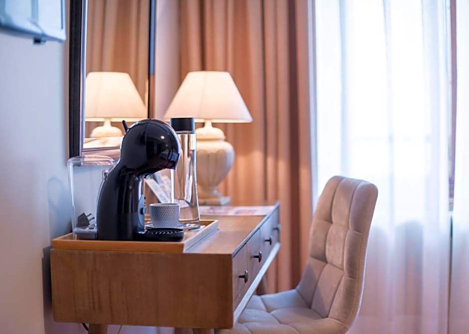 Logis Hotel Restaurante La Casa de Juansabeli