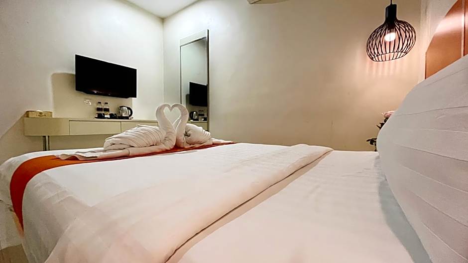 Photo 1 of 4 of Superior 1 Queen Bed, Windowless