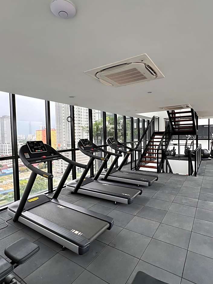 Georgetown Urban Family & Baby-Friendly Home with Skypool Seaview