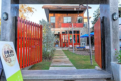 Moon Garden Hostel