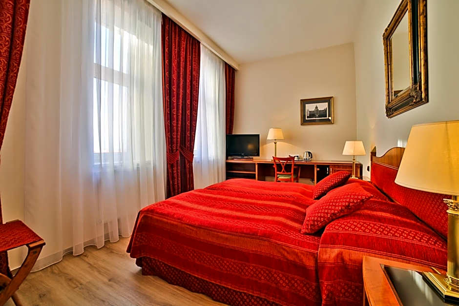 Ariston & Ariston Patio Hotel