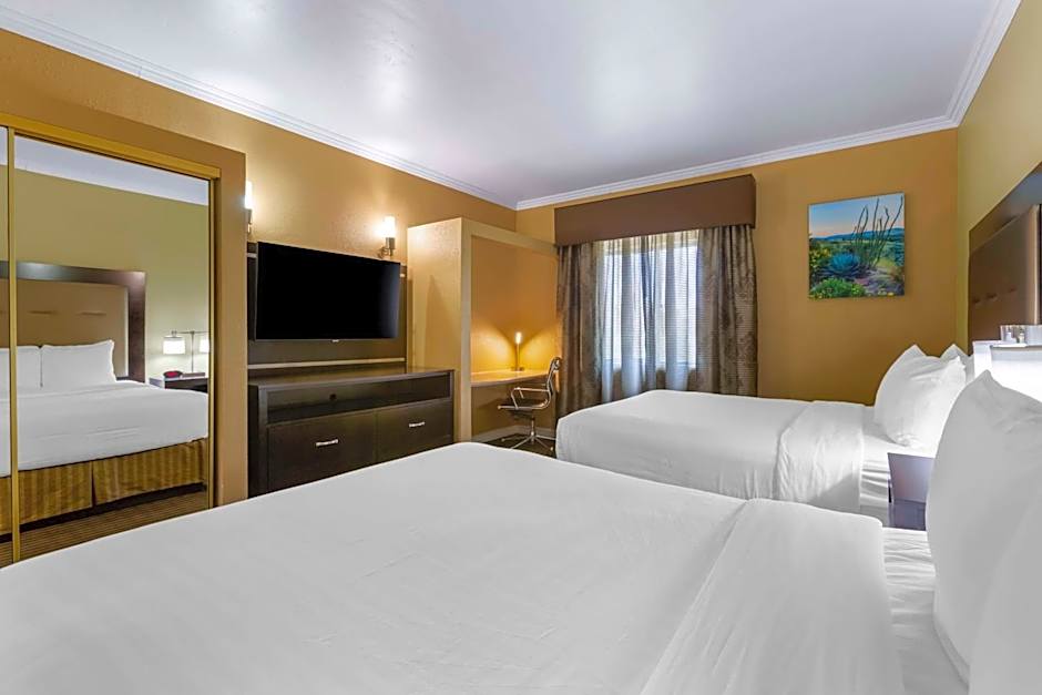 Royal Sun Inn & Suites