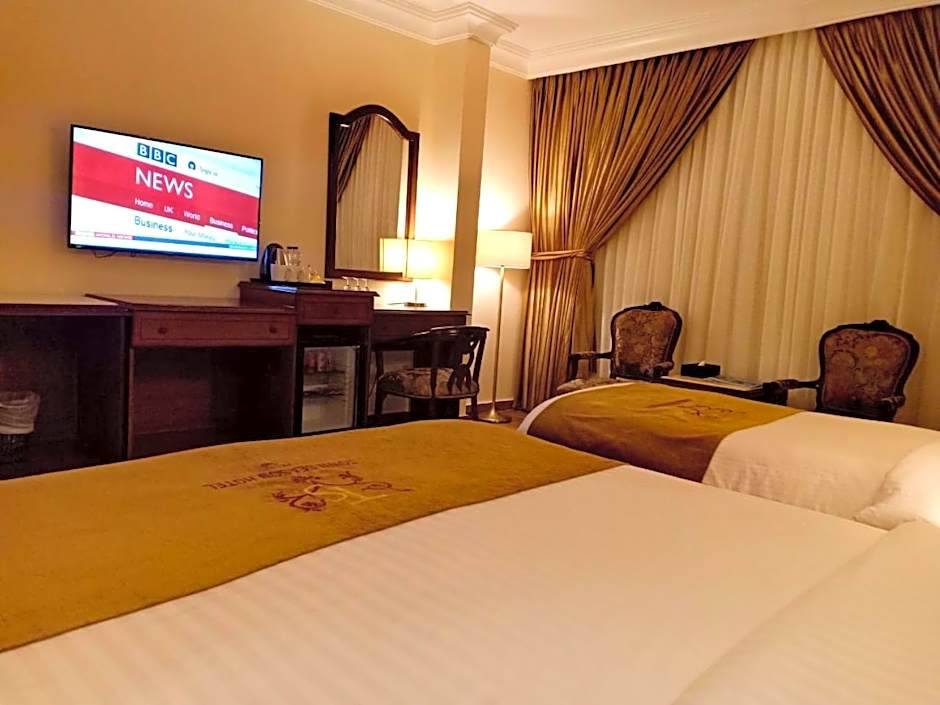 Town Season Hotel