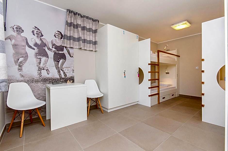 Hostel Dvor