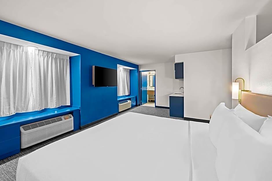 Spark by Hilton Sterling Dulles Airport