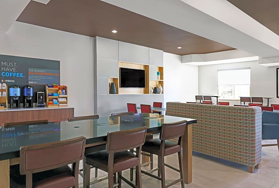 Holiday Inn Express & Suites Newport By IHG