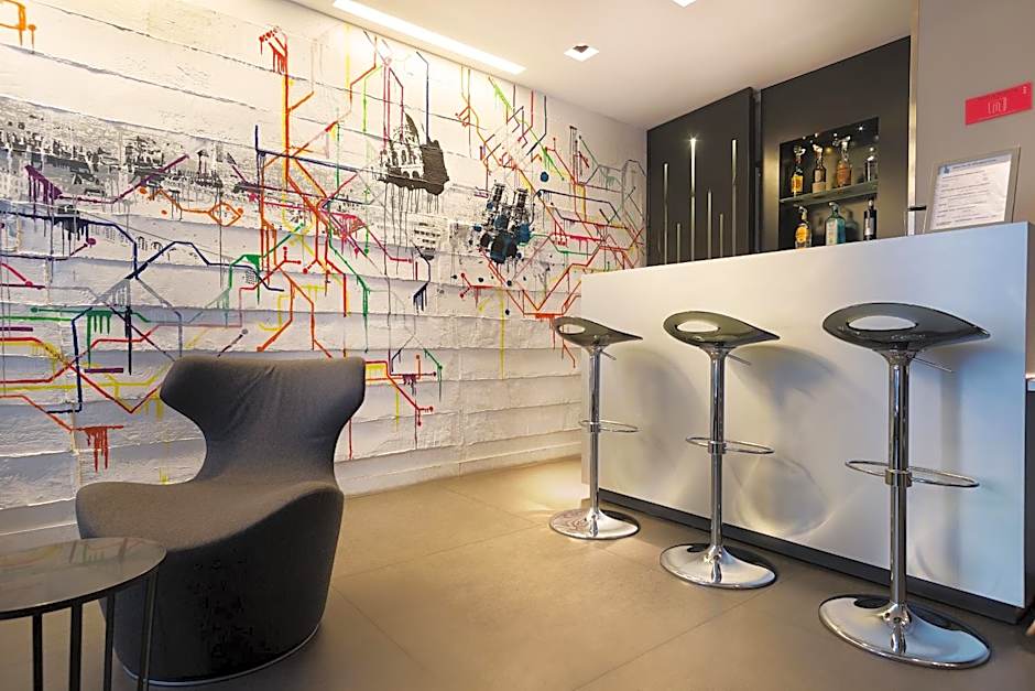 Arc De Triomphe Etoile Hotel