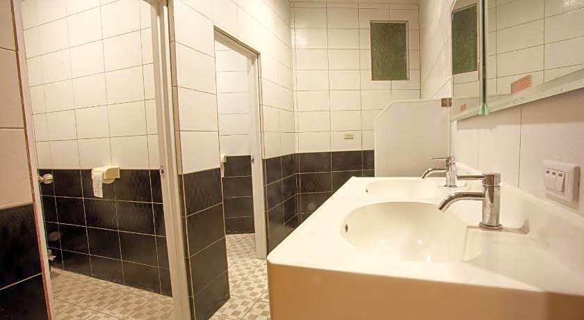 Gene Long Haiy Att Hotel