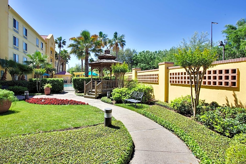 La Quinta Inn & Suites by Wyndham Houston West Park 10