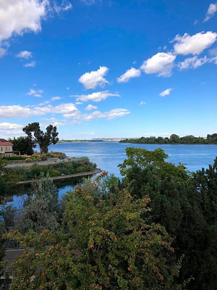 Richland Riverfront Hotel, Ascend Hotel Collection