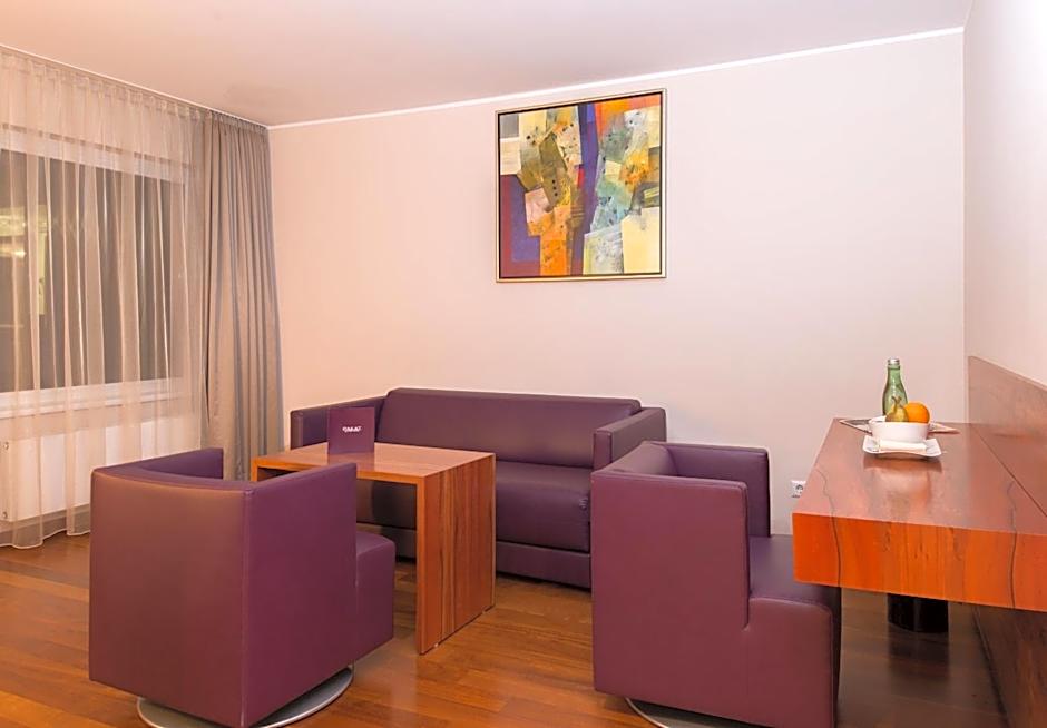 Pakat Suites Hotel