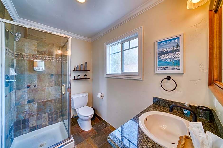 Moose and Maple Lodge