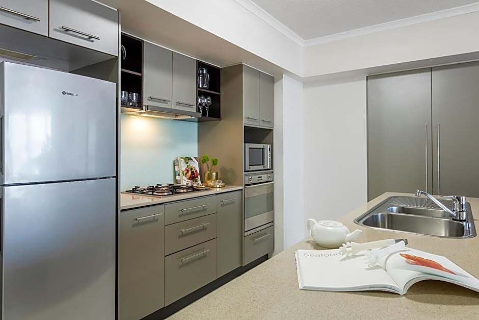 Oaks Brisbane River City Suites