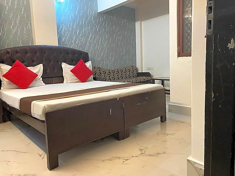 Goroomgo Temple City guest house Varanasi 750 meters from Ganga Assi Ghat