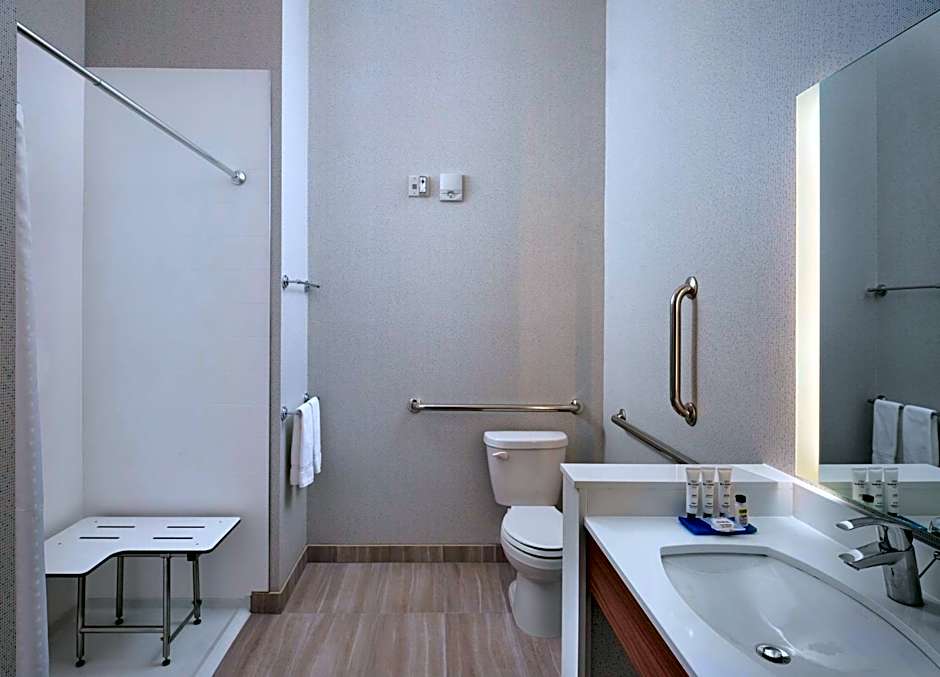 Holiday Inn Express and Suites Lockport By IHG